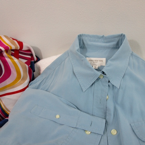 Jones New York Tops - Vintage Jones New York button front long sleeve